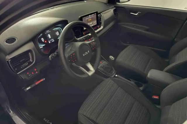 Kia Stonic (2025) thumbnail 3
