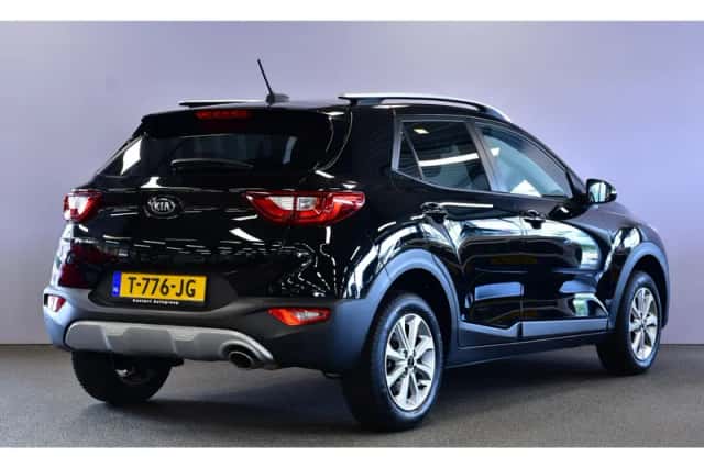 Kia Stonic (2018) thumbnail 5