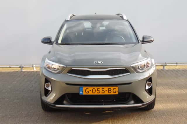 Kia Stonic (2019) thumbnail 2
