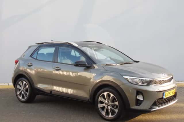 Kia Stonic (2019) thumbnail 3