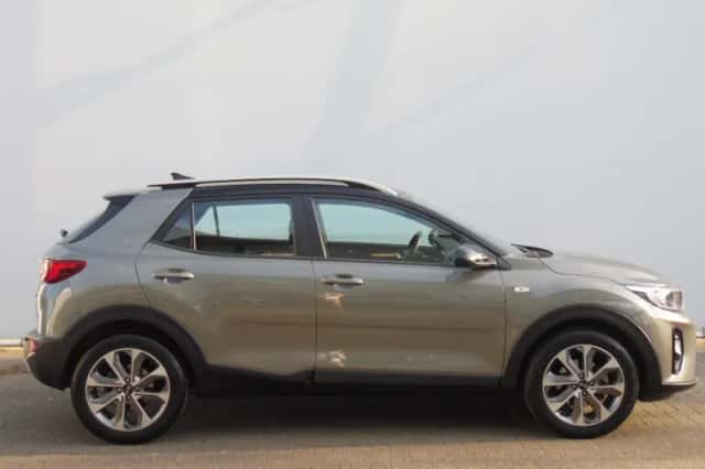 Kia Stonic (2019) thumbnail 4