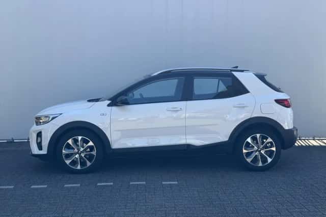 Kia Stonic (2018) thumbnail 2
