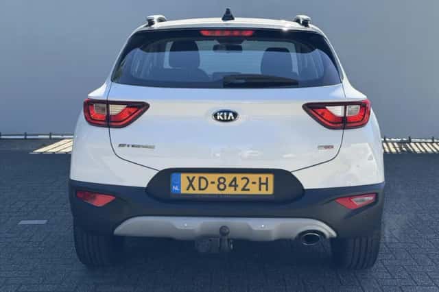 Kia Stonic (2018) thumbnail 4