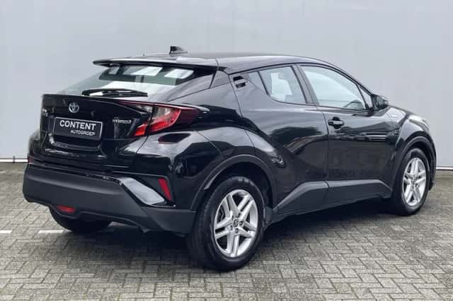 Toyota C-HR (2022) thumbnail 4