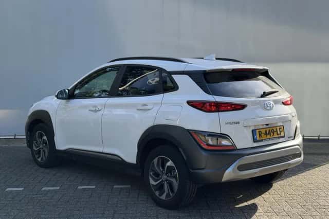 Hyundai Kona (2022) thumbnail 3