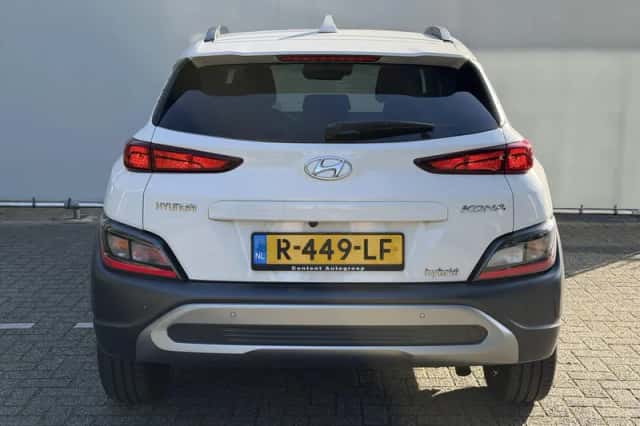 Hyundai Kona (2022) thumbnail 4