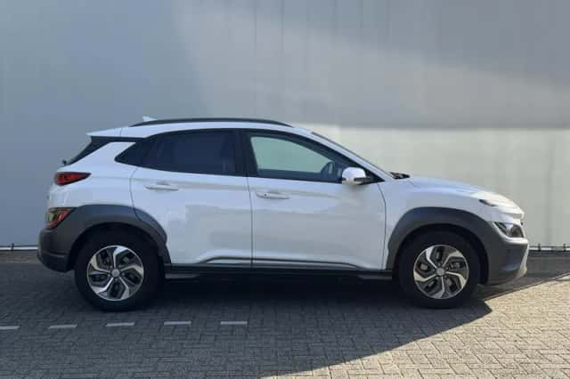 Hyundai Kona (2022) thumbnail 6