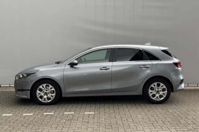 Kia Ceed (2022) thumbnail 2