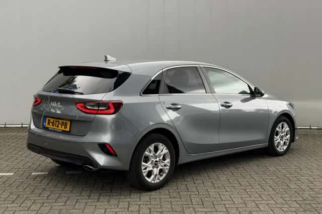 Kia Ceed (2022) thumbnail 5