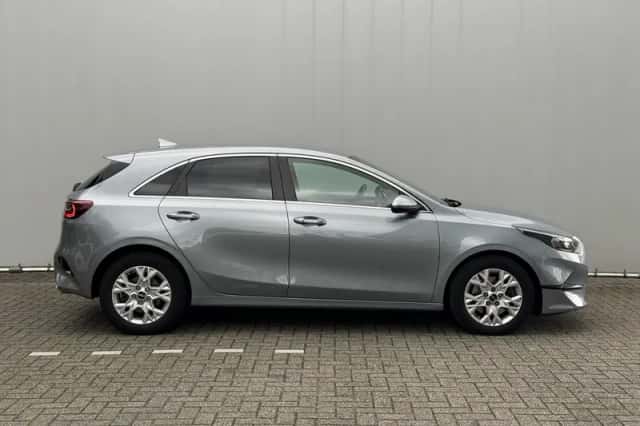 Kia Ceed (2022) thumbnail 6