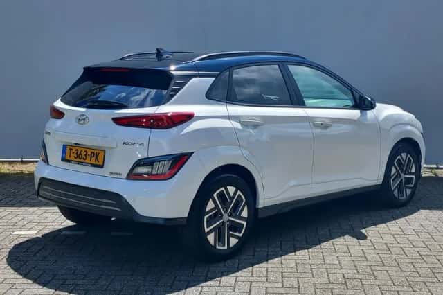 Hyundai Kona (2023) thumbnail 5