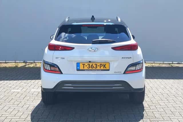 Hyundai Kona (2023) thumbnail 6