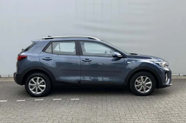 Kia Stonic (2022) thumbnail 4