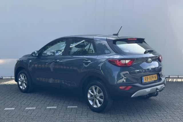 Kia Stonic (2018) thumbnail 3