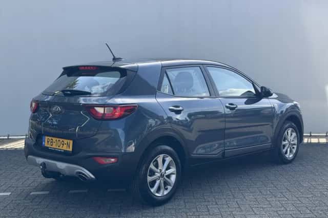 Kia Stonic (2018) thumbnail 5