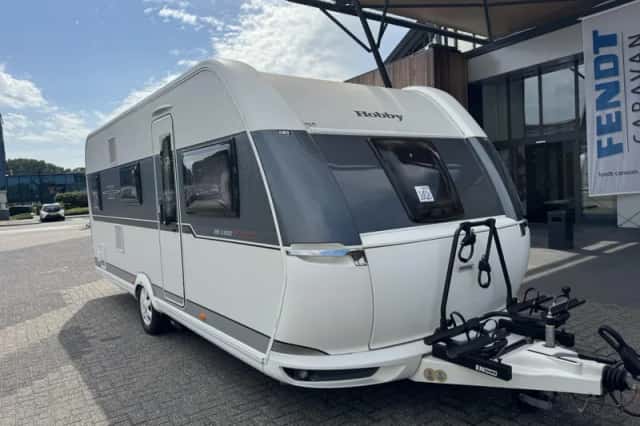 Hobby De Luxe (2018) thumbnail 2