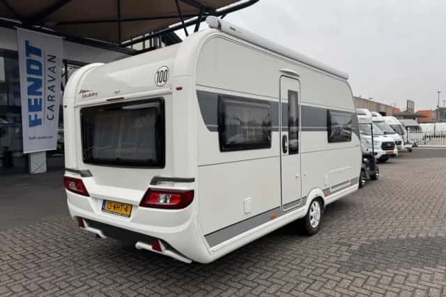 Hobby De Luxe (2023) thumbnail 4