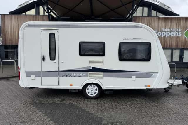 Hobby De Luxe (2012) thumbnail 1