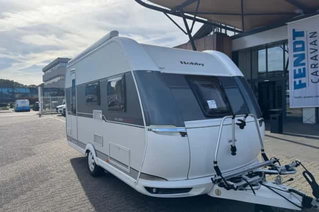 Hobby De Luxe (2019) thumbnail 2