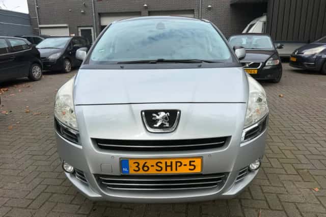 Peugeot 5008 (2011) thumbnail 2