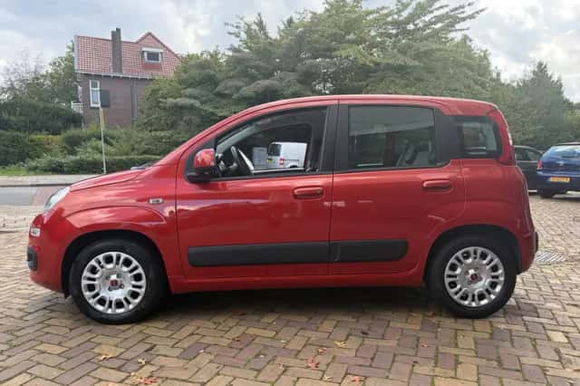 Fiat Panda (2015) thumbnail 2