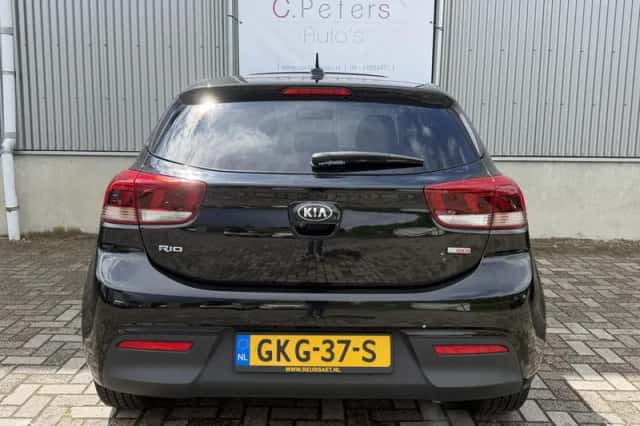 Kia Rio (2017) thumbnail 5
