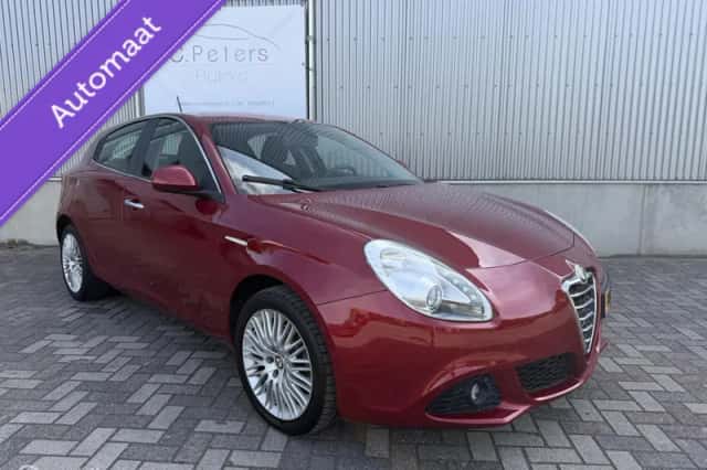 Alfa Romeo Giulietta (2012) thumbnail 3