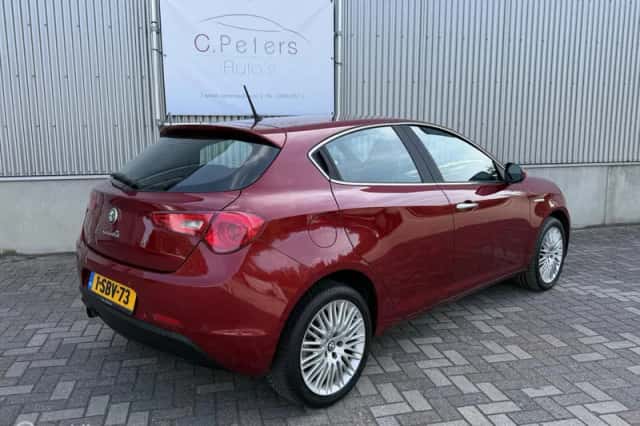 Alfa Romeo Giulietta (2012) thumbnail 6