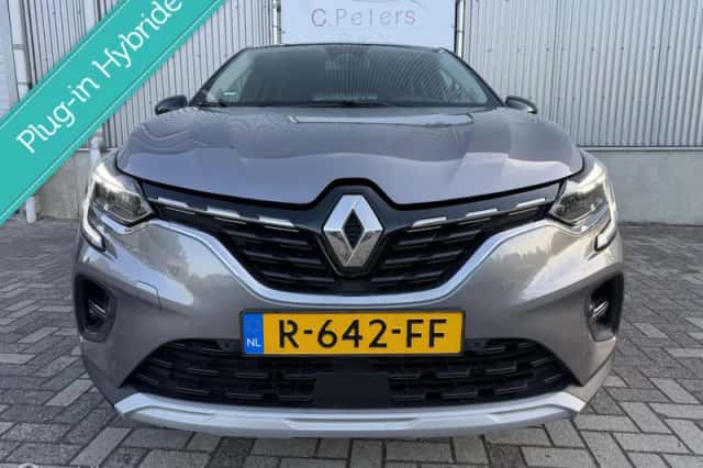Renault Captur (2022) thumbnail 2