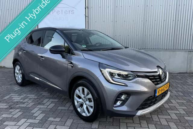 Renault Captur (2022) thumbnail 3