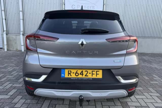 Renault Captur (2022) thumbnail 5