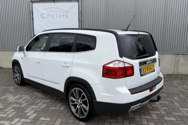 Chevrolet Orlando (2011) thumbnail 4