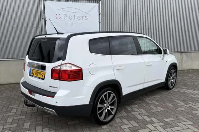 Chevrolet Orlando (2011) thumbnail 6