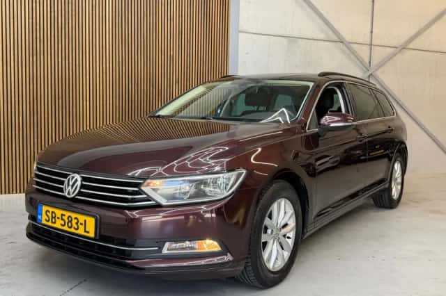 Volkswagen Passat (2015) thumbnail 1