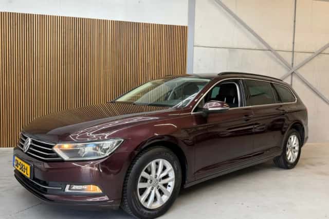 Volkswagen Passat (2015) thumbnail 2