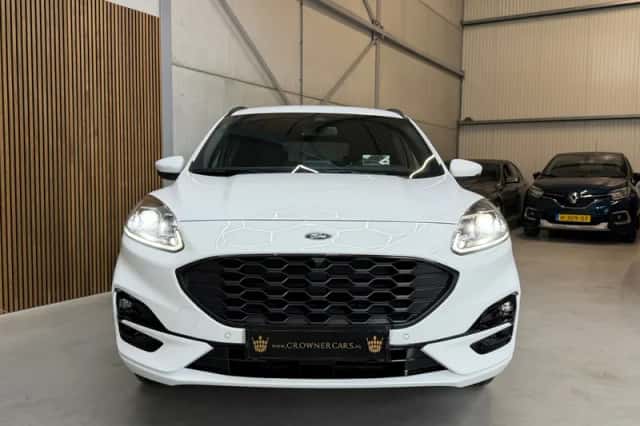 Ford Kuga (2023) thumbnail 3