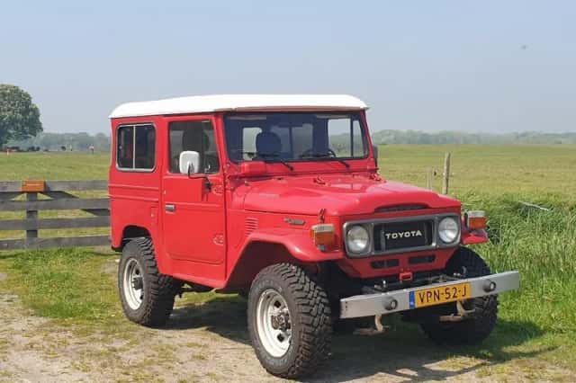 Toyota Land Cruiser (1979) thumbnail 2