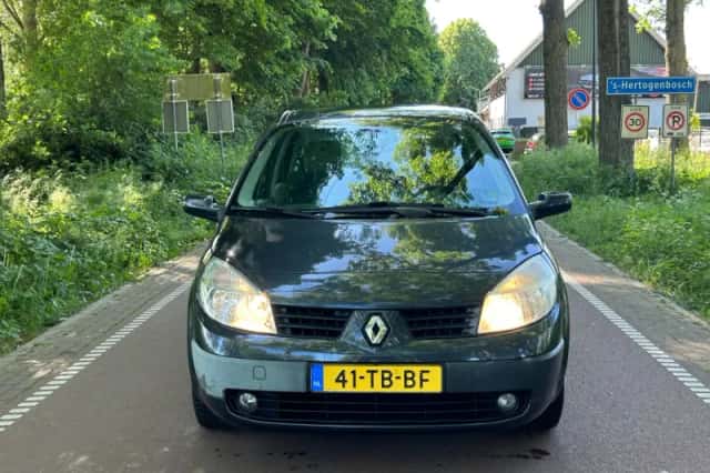 Renault Scénic (2006) thumbnail 2