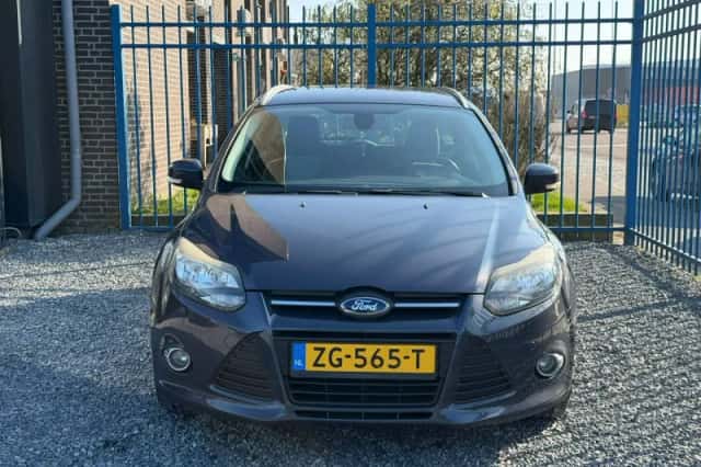 Ford Focus (2012) thumbnail 2