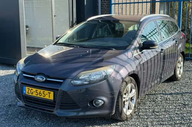 Ford Focus (2012) thumbnail 3