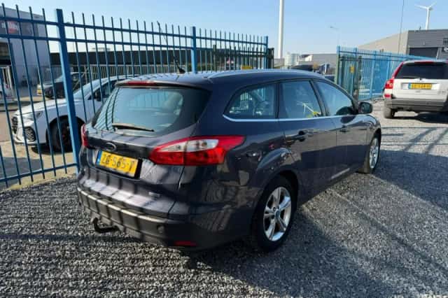 Ford Focus (2012) thumbnail 4