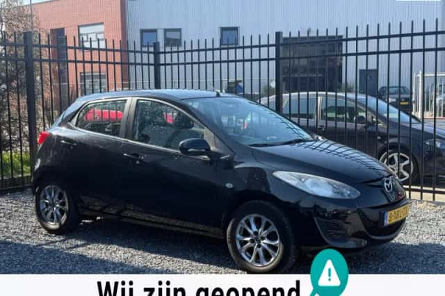 Mazda 2 (2011) thumbnail 1