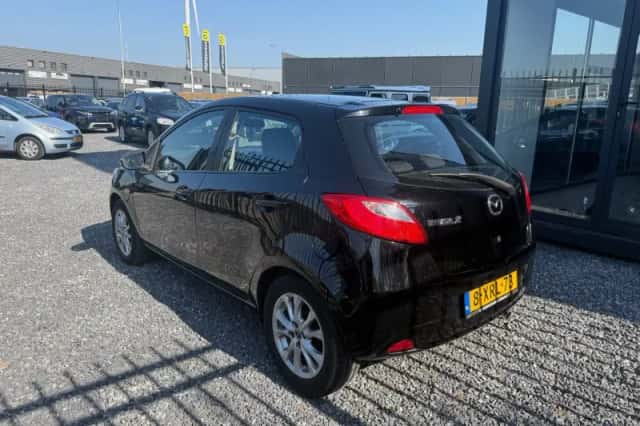 Mazda 2 (2011) thumbnail 4