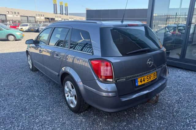 Opel Astra (2006) thumbnail 4