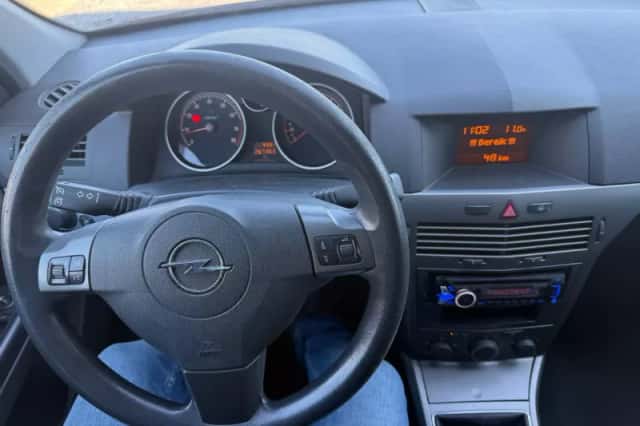 Opel Astra (2006) thumbnail 6