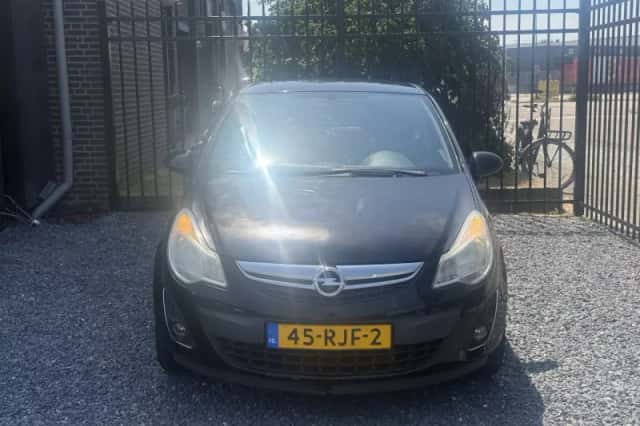 Opel Corsa (2011) thumbnail 2