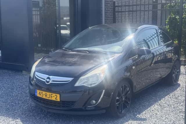 Opel Corsa (2011) thumbnail 3