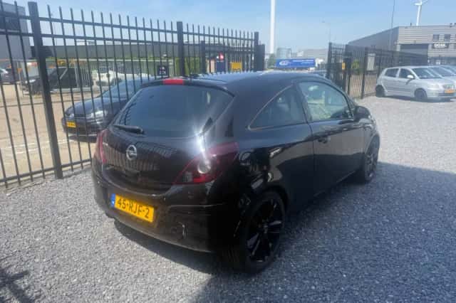 Opel Corsa (2011) thumbnail 5