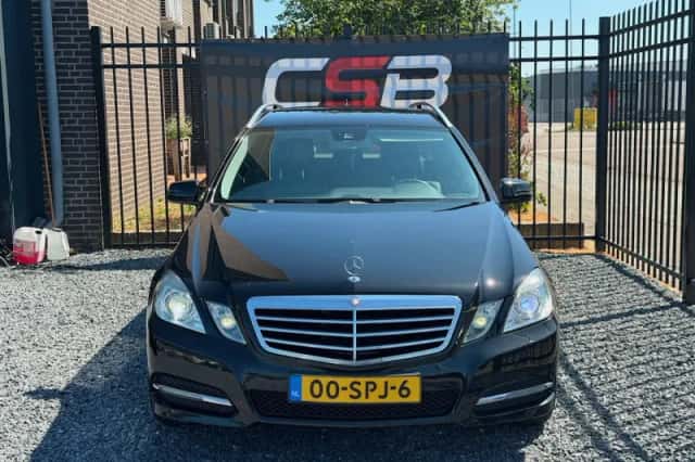 Mercedes-Benz E-Klasse (2011) thumbnail 2