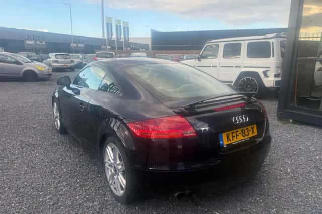 Audi TT (2009) thumbnail 4